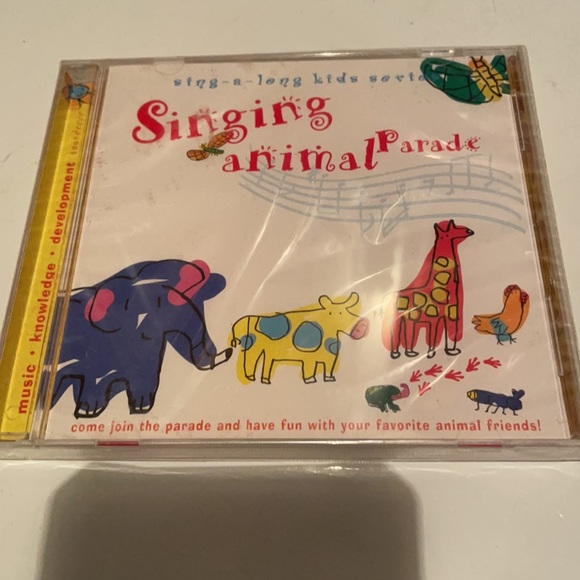 Bundle 3 new children’s audio CDs The little mermaid Singing Animal Parade - Picture 5 of 12